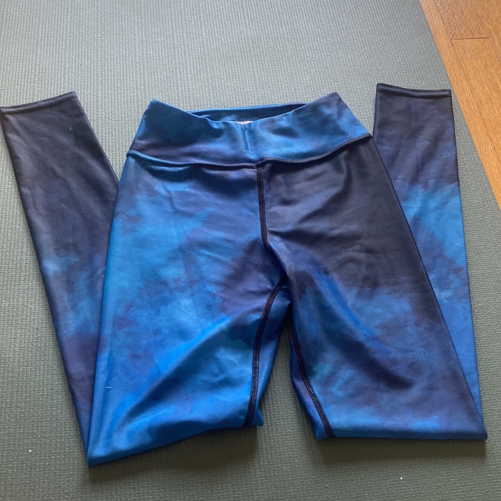 Blue tie-die inspired yoga pants. Very comfortable! Size small